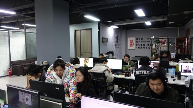 手持稳定拍摄设备：纪录片拍摄不可或缺的助手